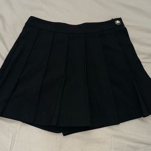 Black skort